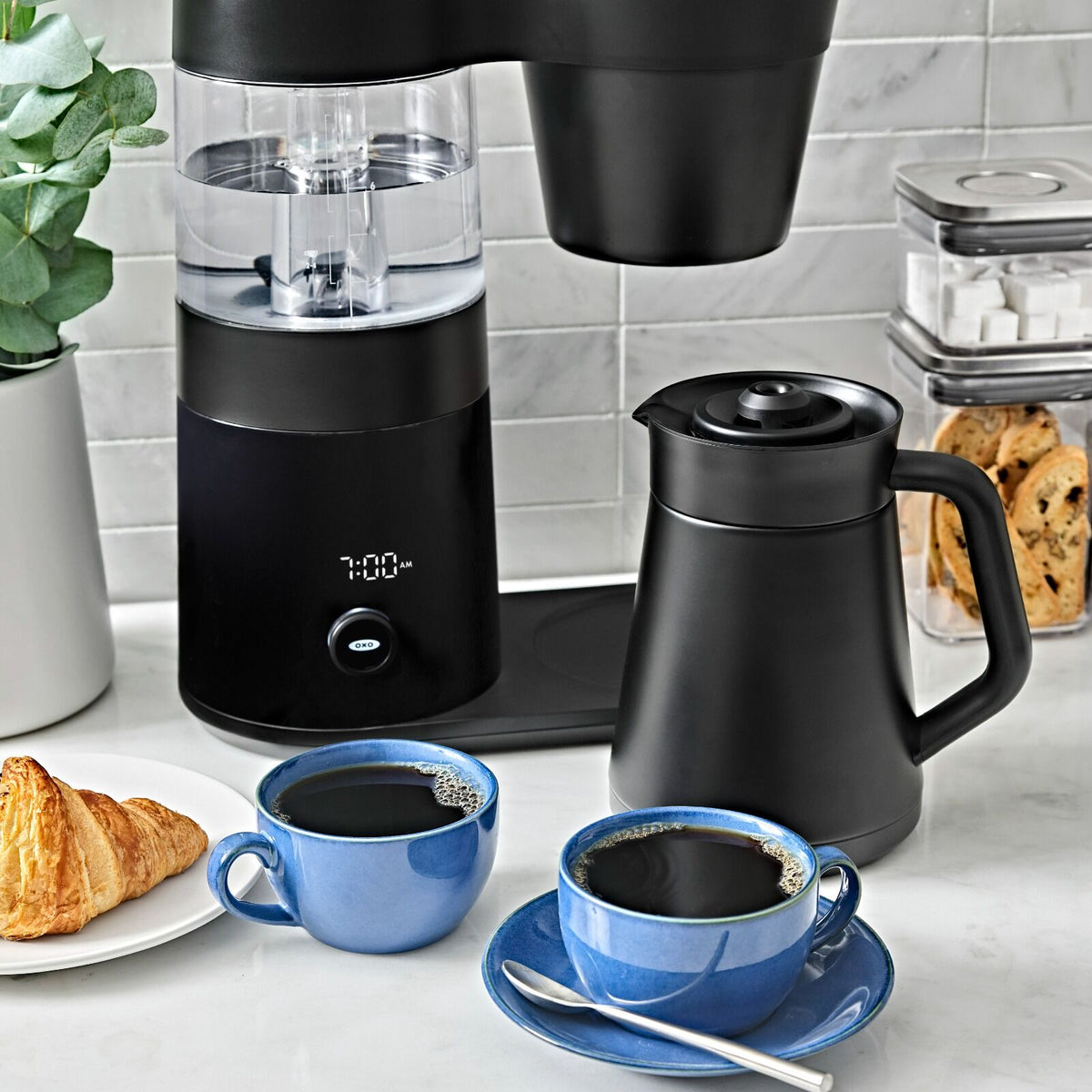 9-cup-coffee-maker-matte-black-a6 brew_8725000_9-cup-coffee-maker-black_pdp_02.jpeg