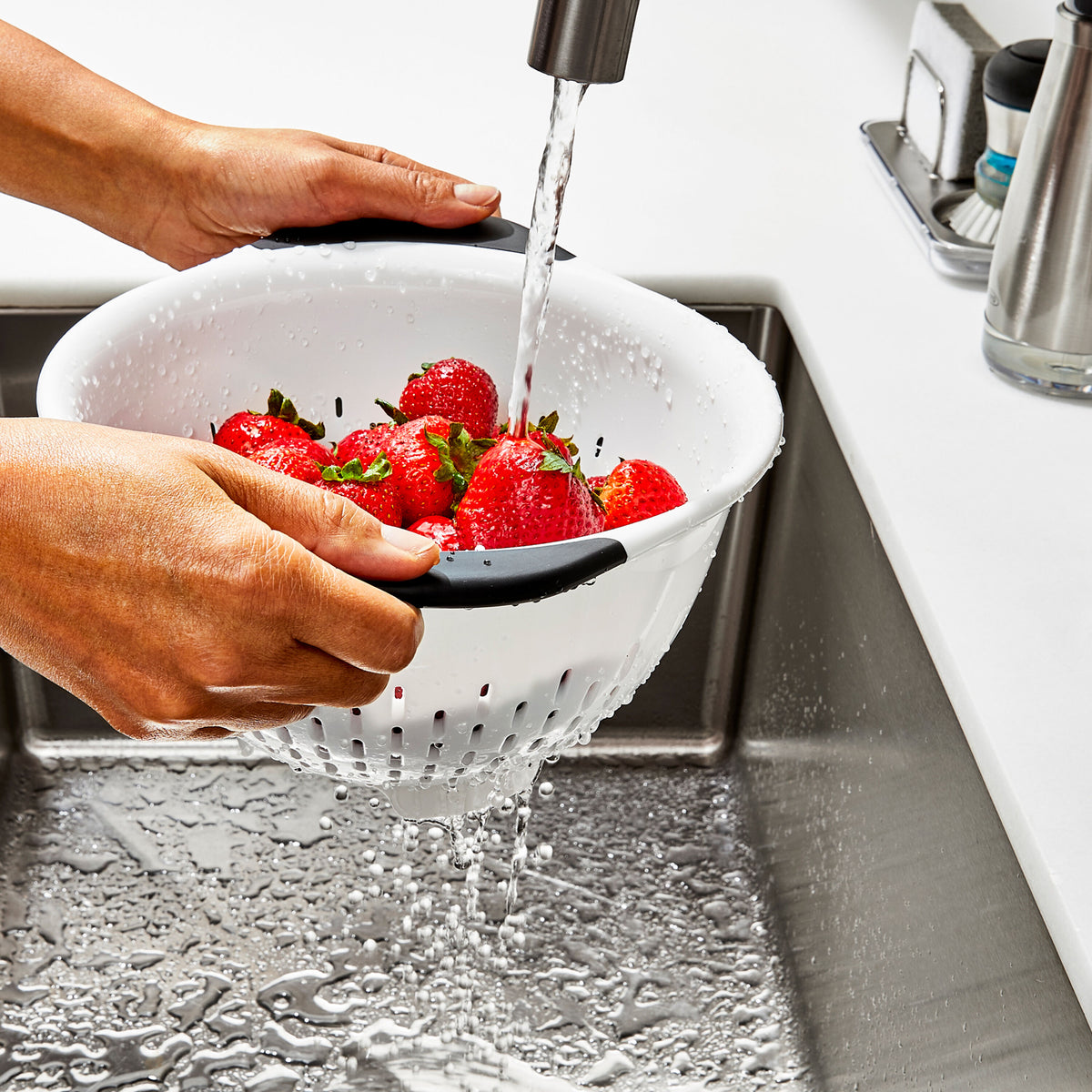 plastic-colander-s8 gg_11331000_plasticcolander3qt_pdp_05.jpg