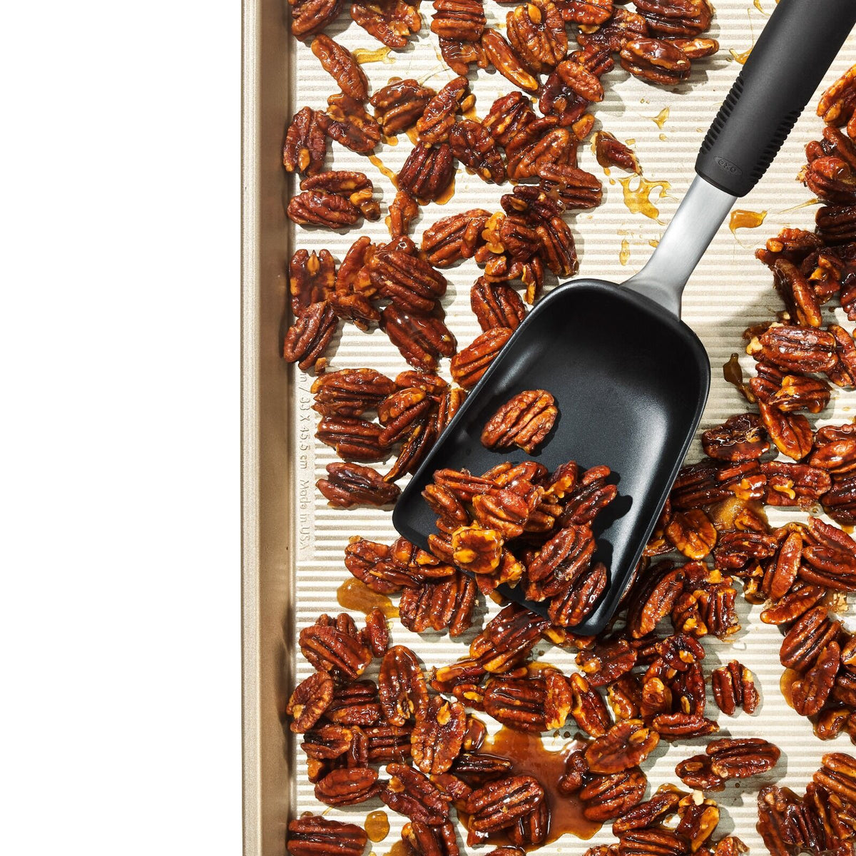 sheet-pan-scoop-t9 gg_11375300_sheetpanscoop_pdp_03.jpg