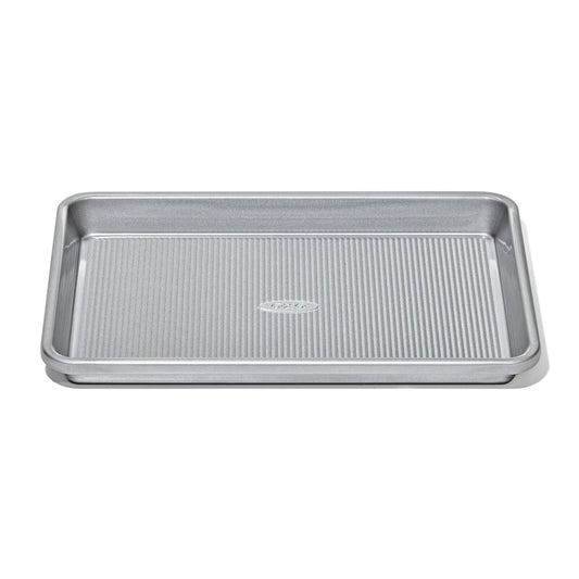 non-stick-pro-clear-coated-quarter-sheet-pan-y5 gg_11434900_quarter-sheet-pan_apdp_00_main.jpeg