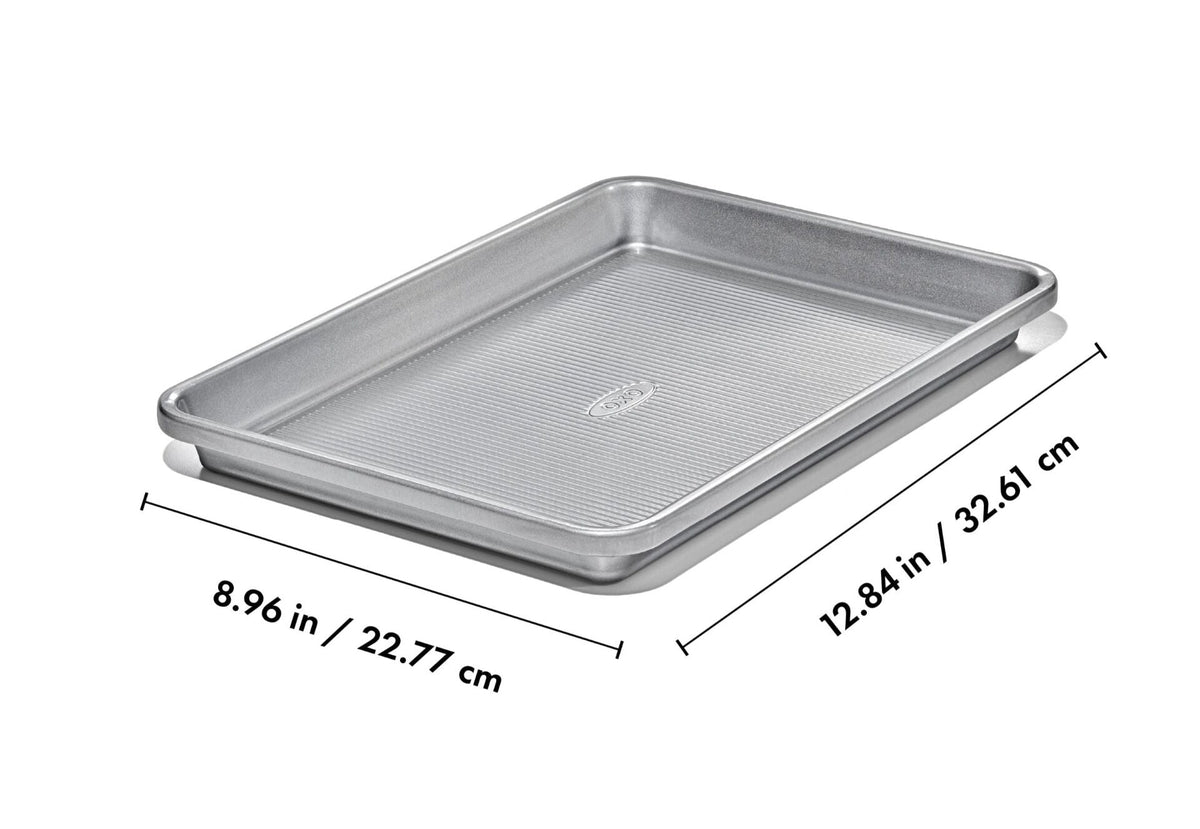 non-stick-pro-clear-coated-quarter-sheet-pan-y5 gg_11434900_quarter-sheet-pan_apdp_01_dim.jpeg