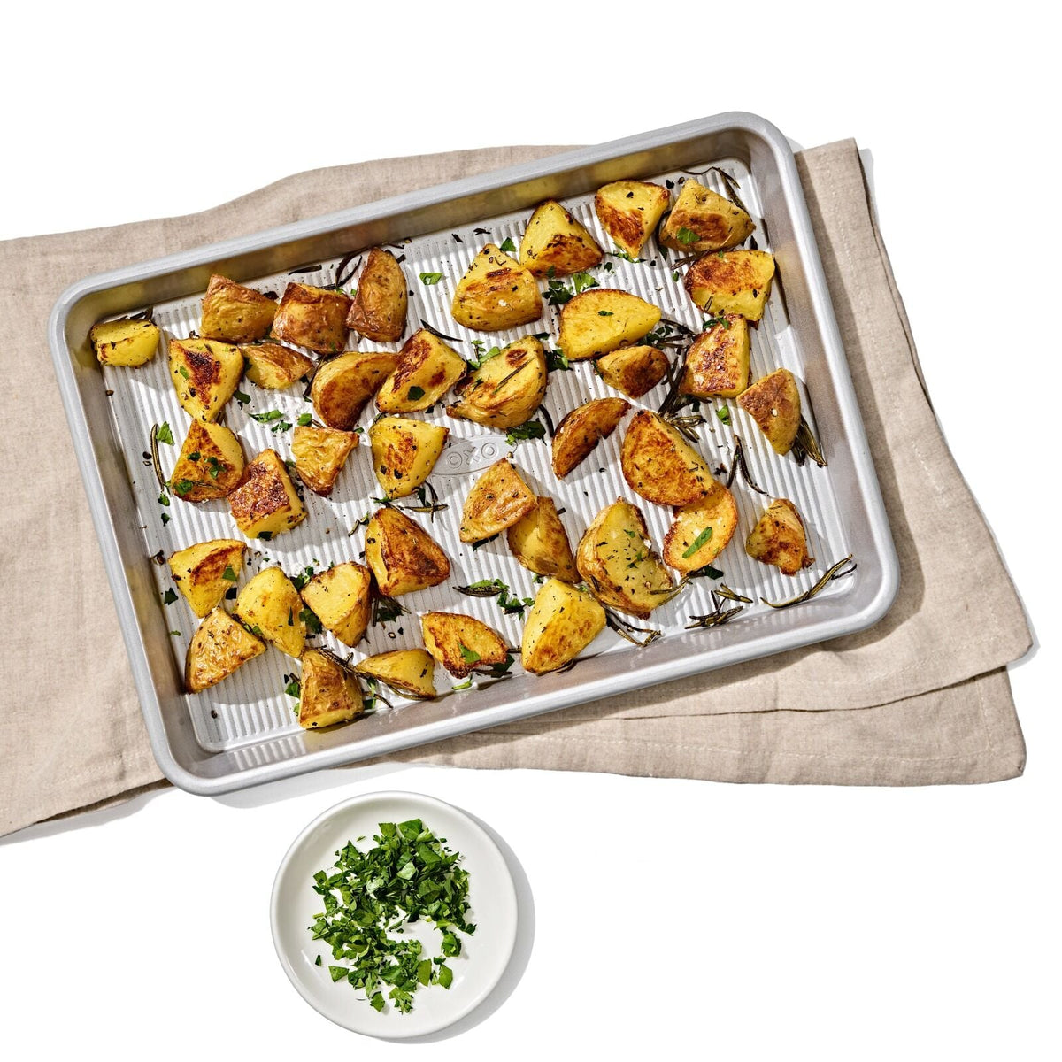 non-stick-pro-clear-coated-quarter-sheet-pan-y5 gg_11434900_quarter-sheet-pan_pdp_01.jpeg