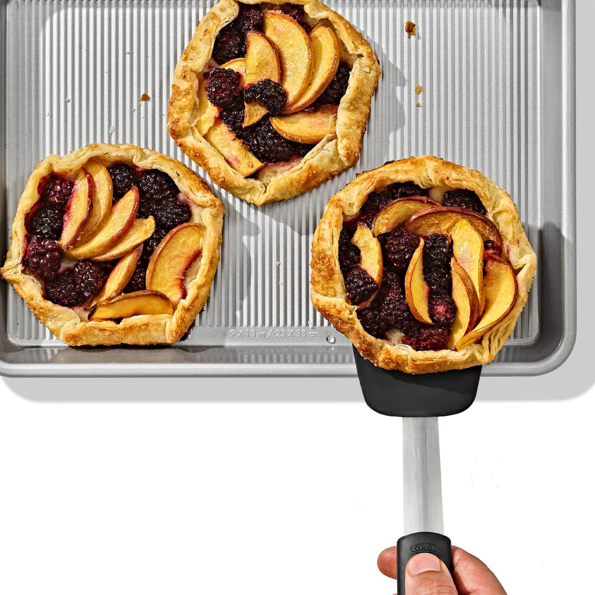 non-stick-pro-clear-coated-quarter-sheet-pan-y5 gg_11434900_quarter-sheet-pan_pdp_02.jpeg