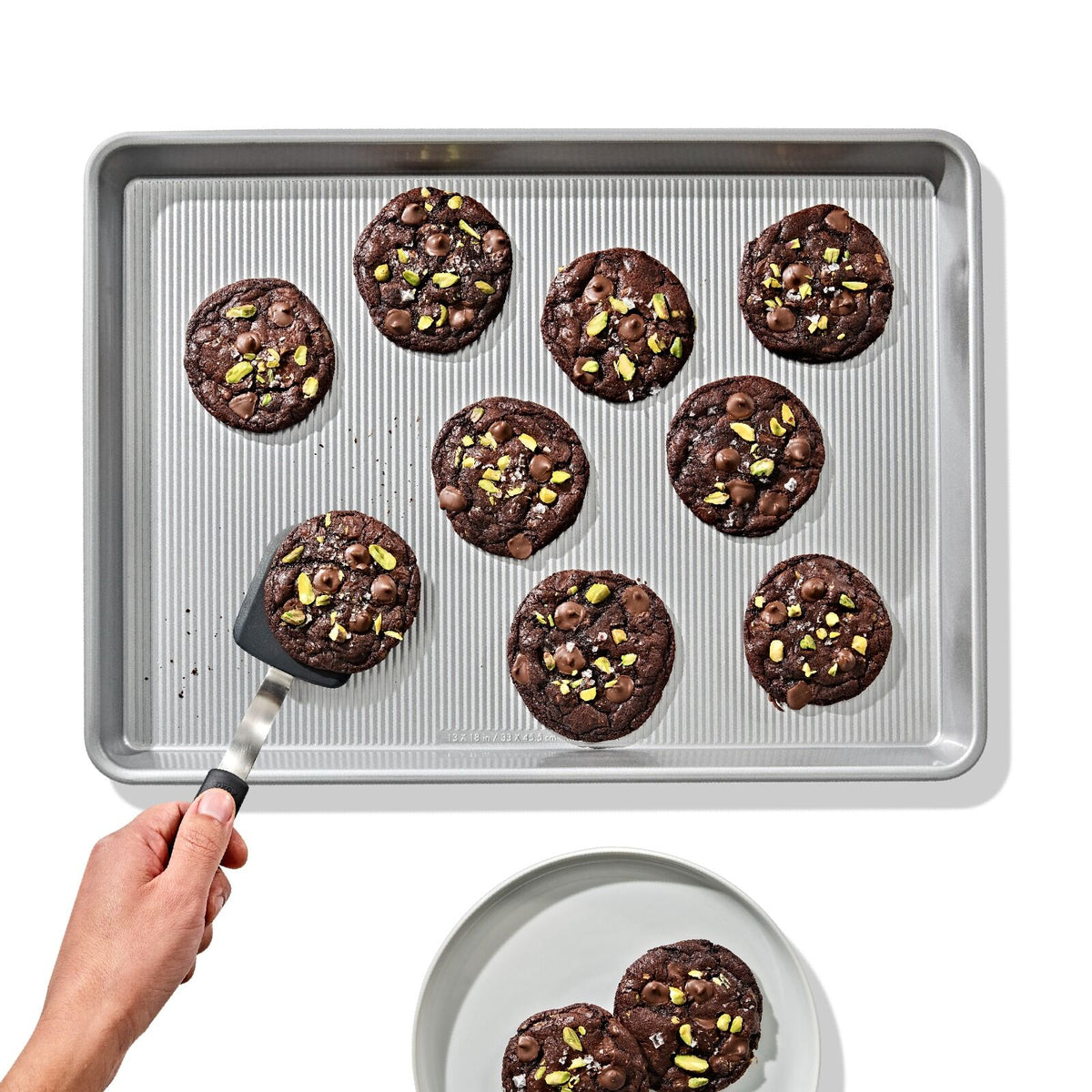 non-stick-pro-clear-coated-half-sheet-pan-l3 gg_11435300_half-sheet-pan_pdp_02.jpeg