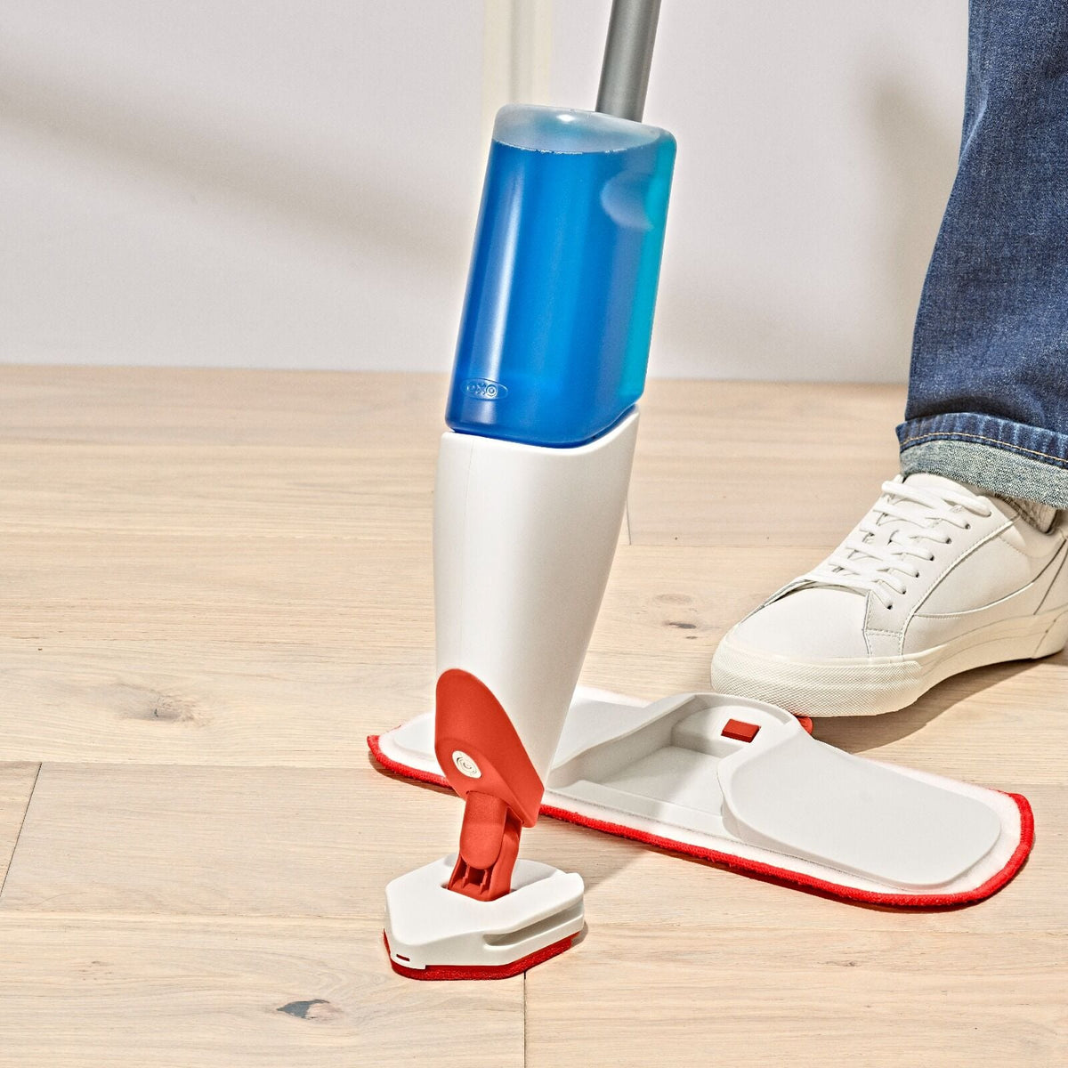 microfiber-spray-mop-f0 gg_12422900_spray-mop_pdp_05.jpeg