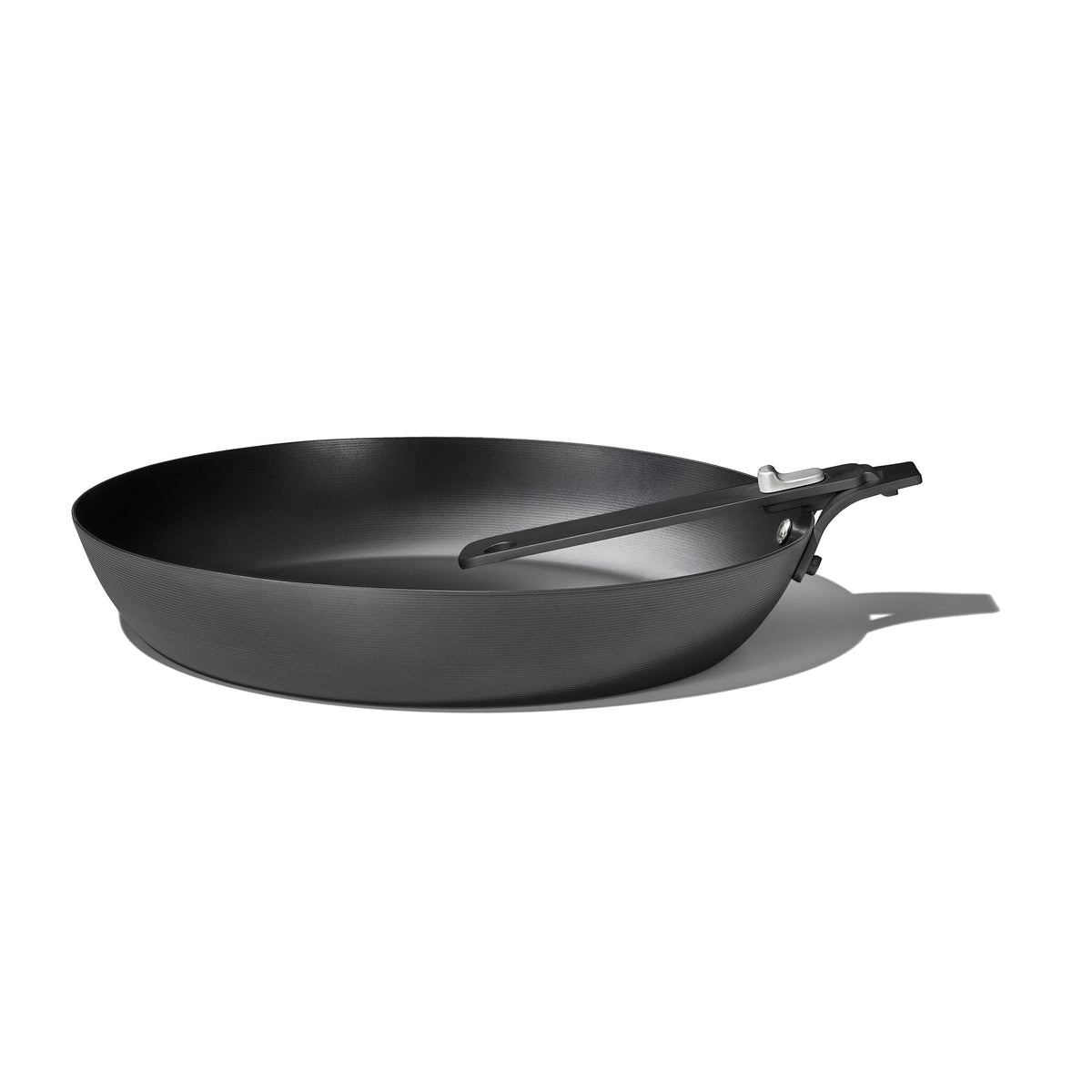 outdoor-12-inch-carbon-steel-pan-with-removable-handle-h0 od__2059650001_12incarbonsteelpan_60_rgb.jpg