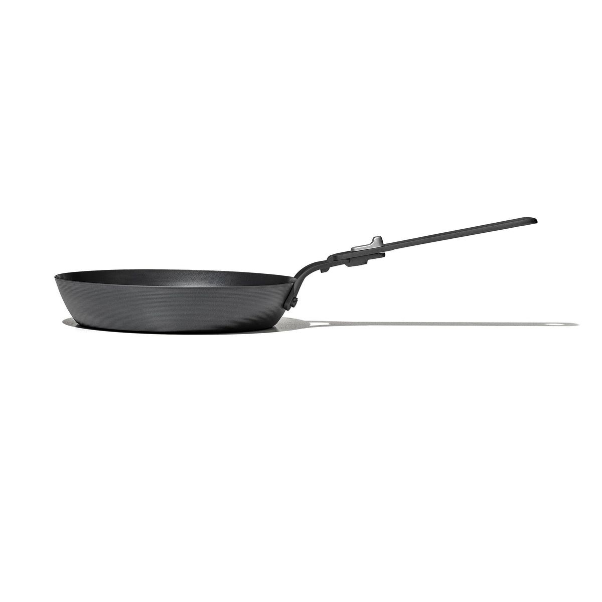 carbon-steel-with-removable-handle-8in-pan-b7 od__2059660001__8incarbonsteelpan_77_rgb.jpg