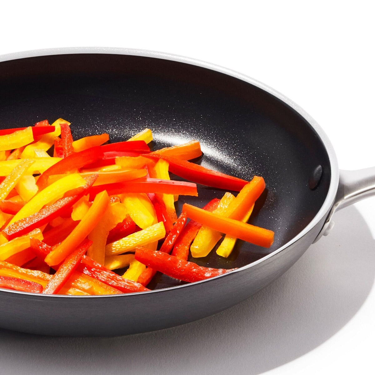 non-stick-pro-every-day-10-inch-fry-pan-q6 oxo_cc010469-001_nonstick-everyday-10in-fry-pan_pdp_03.jpg