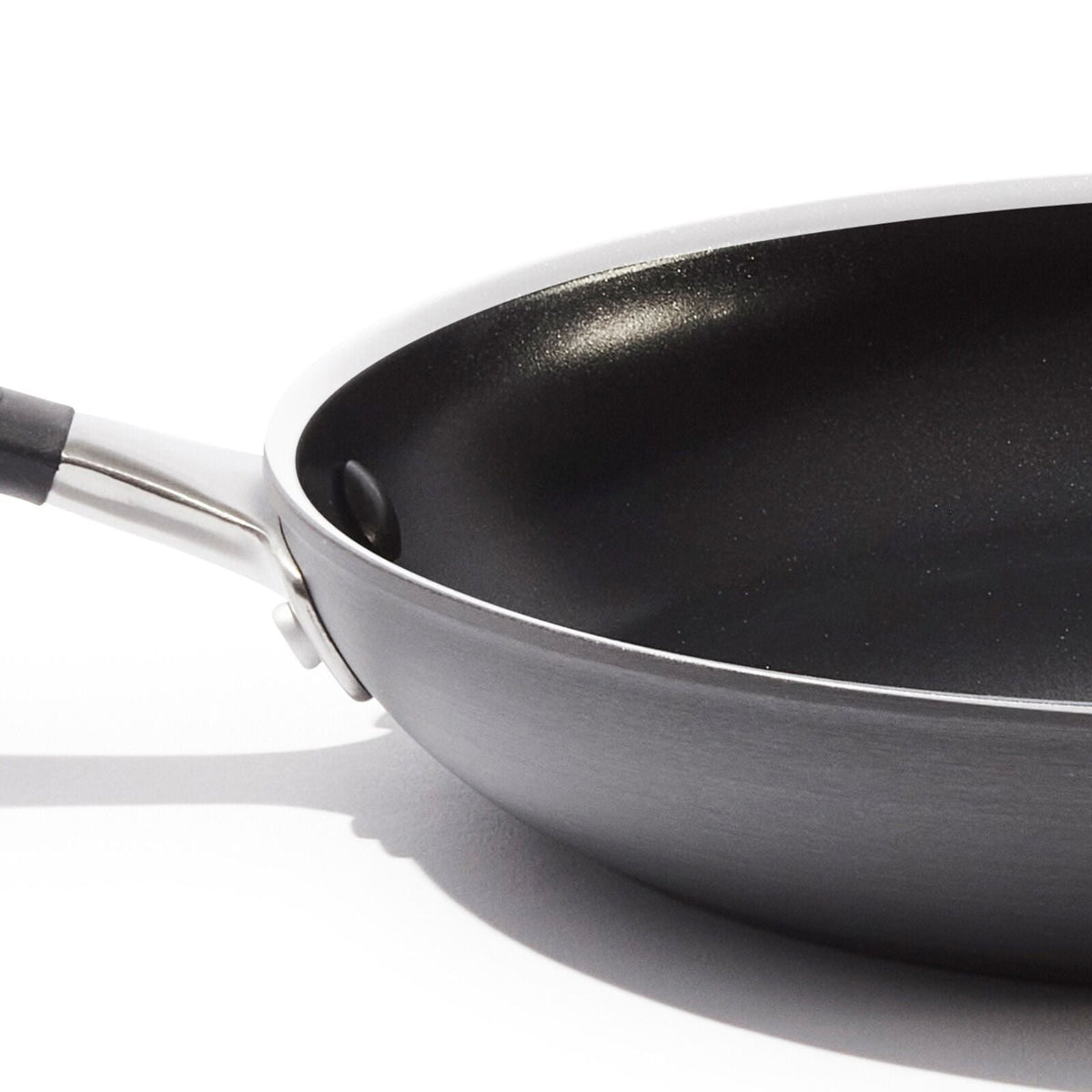 non-stick-pro-every-day-10-inch-fry-pan-q6 oxo_cc010469-001_nonstick-everyday-10in-fry-pan_pdp_06_1_.jpg