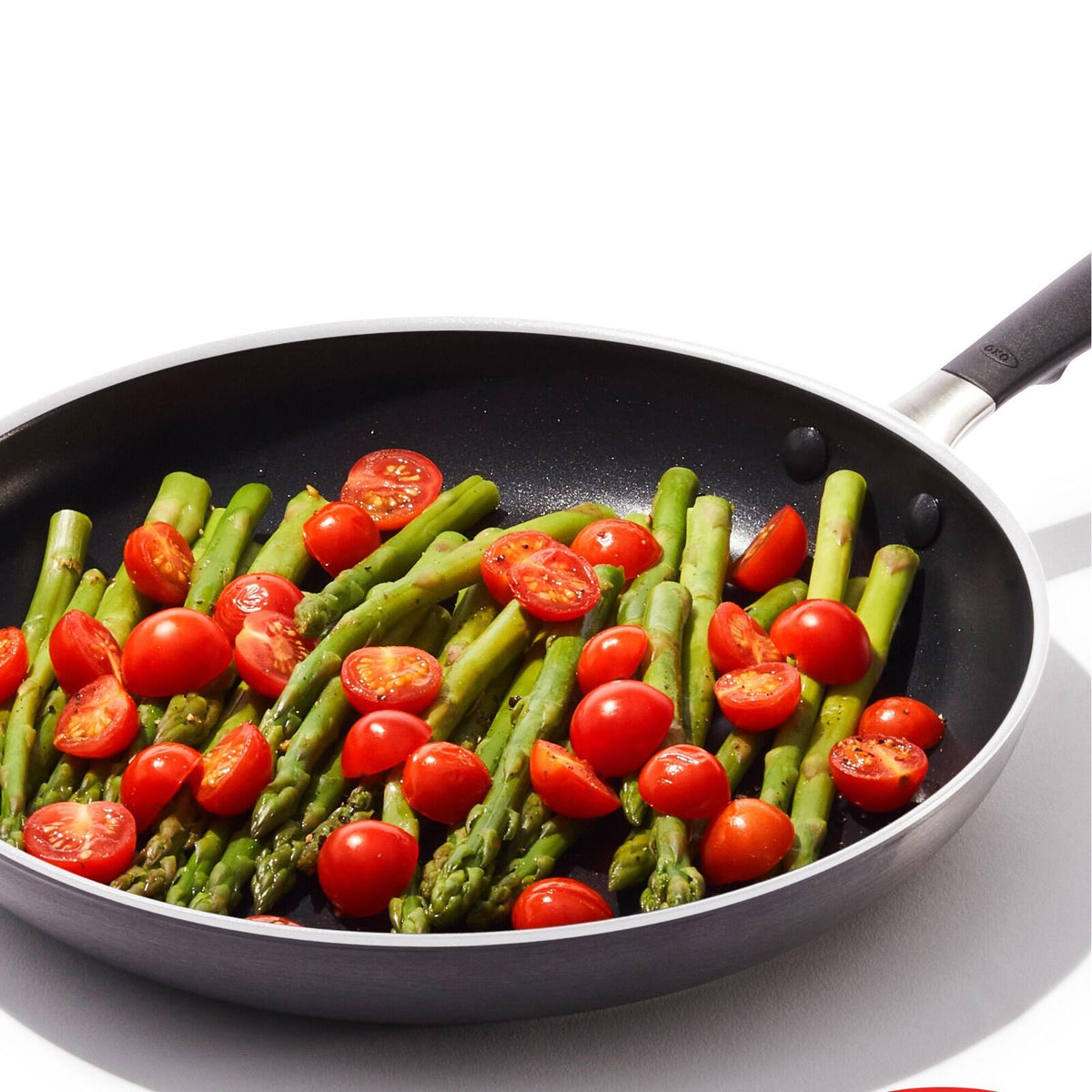 non-stick-pro-every-day-12-inch-frypan-with-lid-h2 oxo_cc010471-001_nonstick-everyday-12in-fry-pan-w-lid_pdp_03.jpg