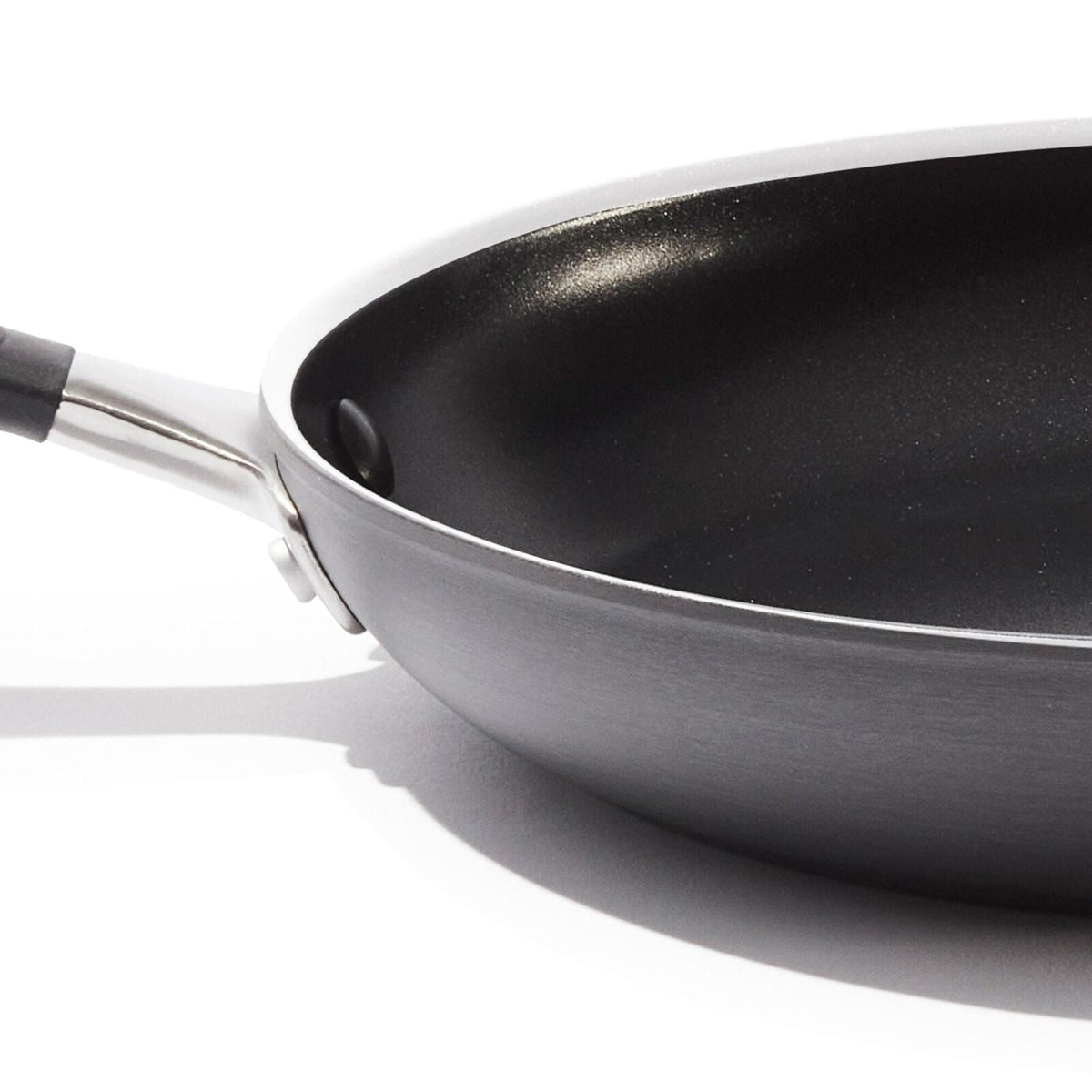 non-stick-pro-every-day-12-inch-frypan-with-lid-h2 oxo_cc010471-001_nonstick-everyday-12in-fry-pan-w-lid_pdp_06.jpg