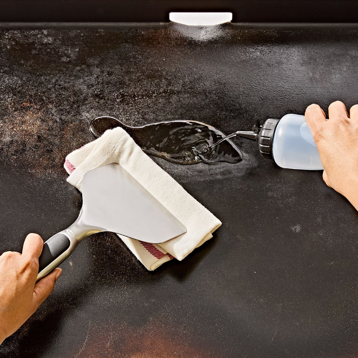 griddle-scraper-y3 oxo_griddle-scraper_pdp_01.jpeg