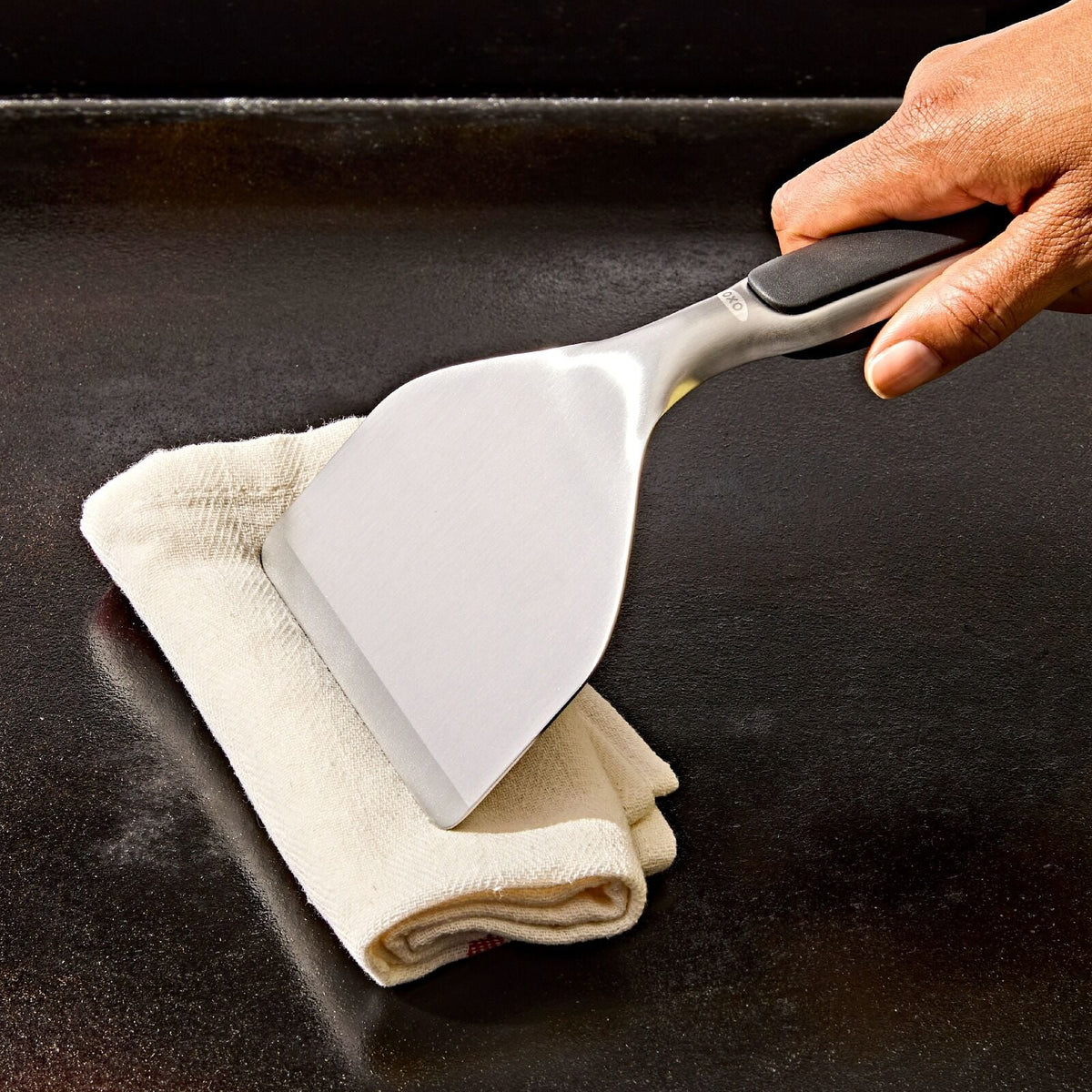 griddle-scraper-y3 oxo_griddle-scraper_pdp_04.jpeg