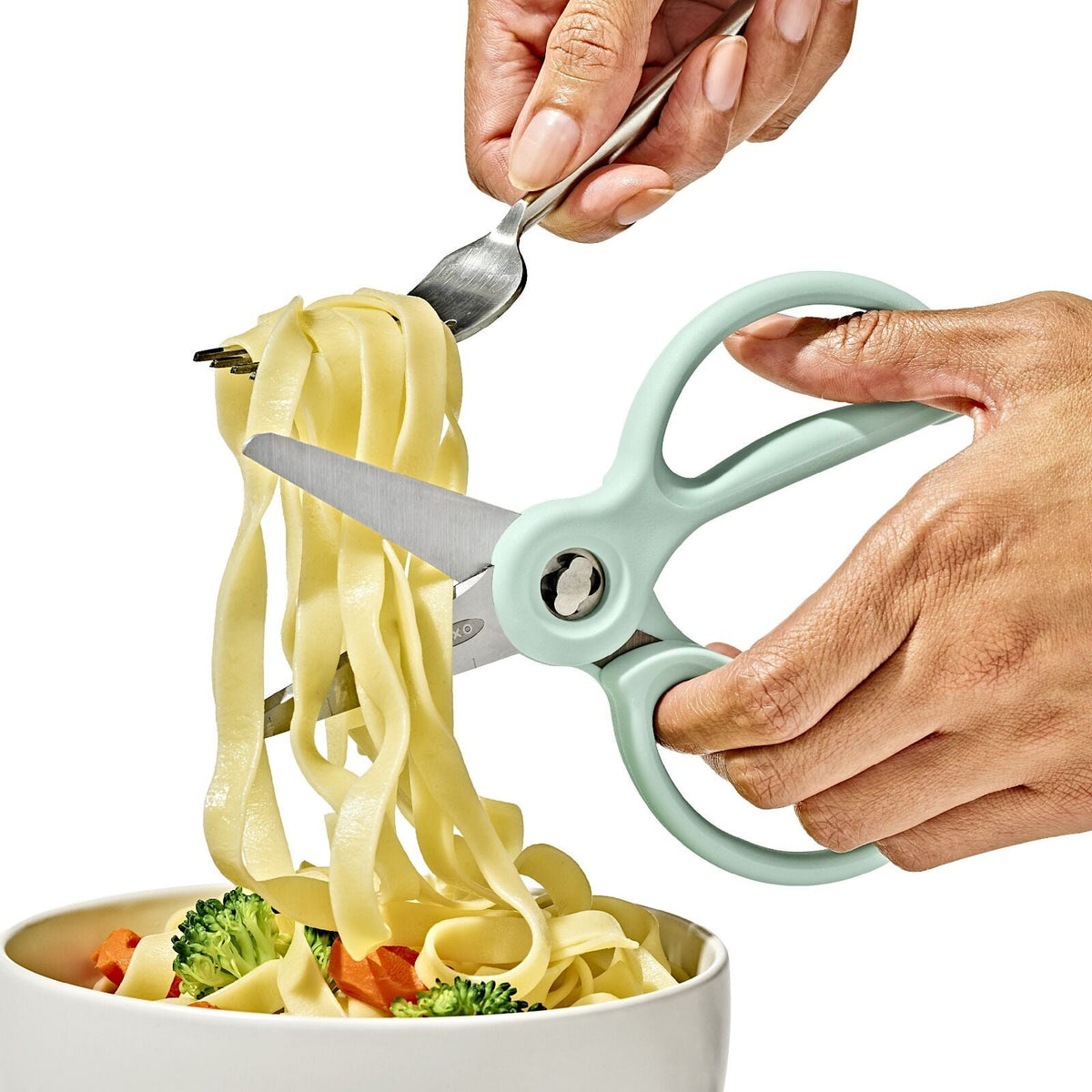 on-the-go-food-scissors-with-case-s7 tot_61176600_baby-food-scissors-opal_pdp_01.jpeg