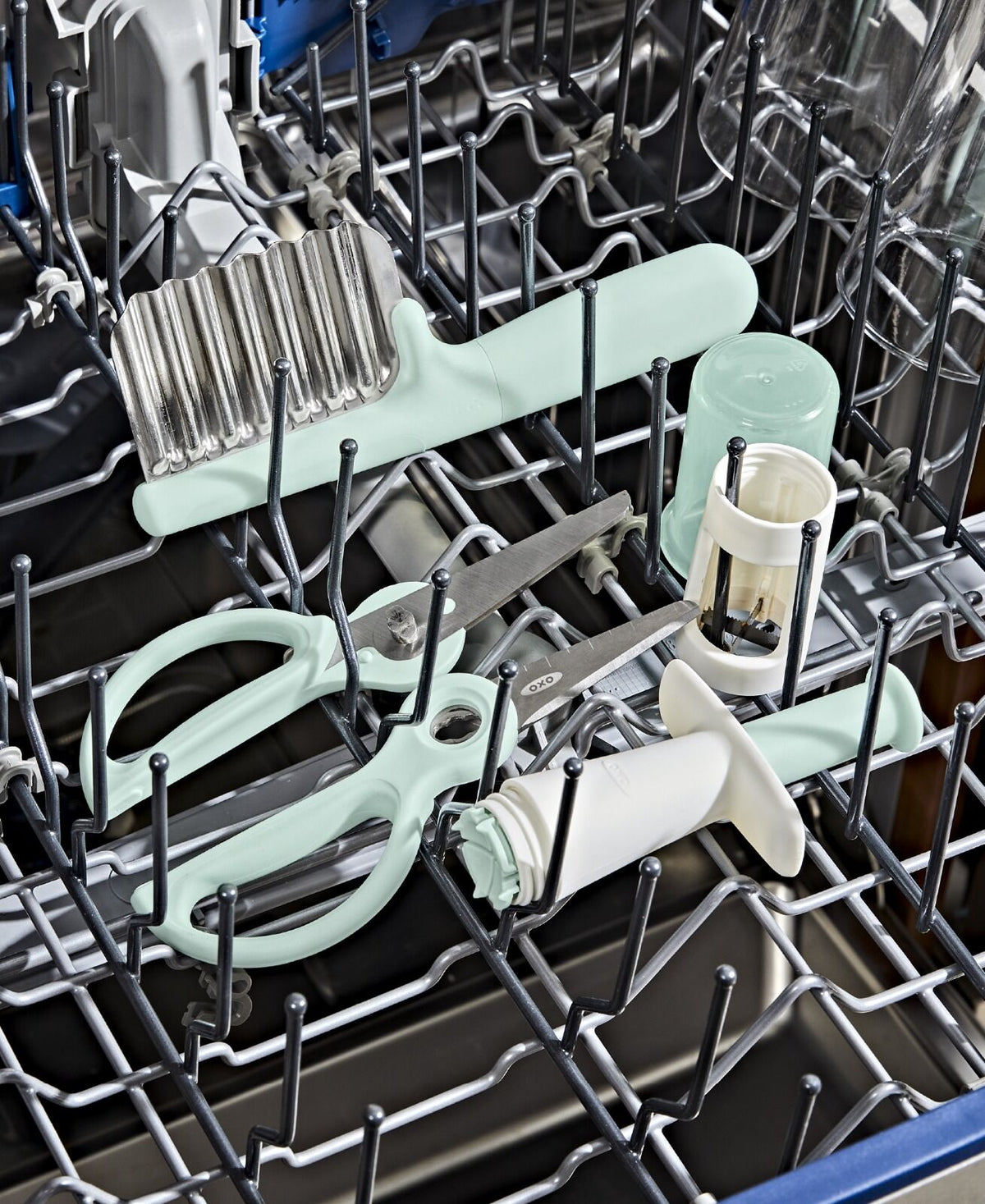 on-the-go-food-scissors-with-case-s7 tot_61176600_baby-food-scissors-opal_pdp_macys_04.jpeg
