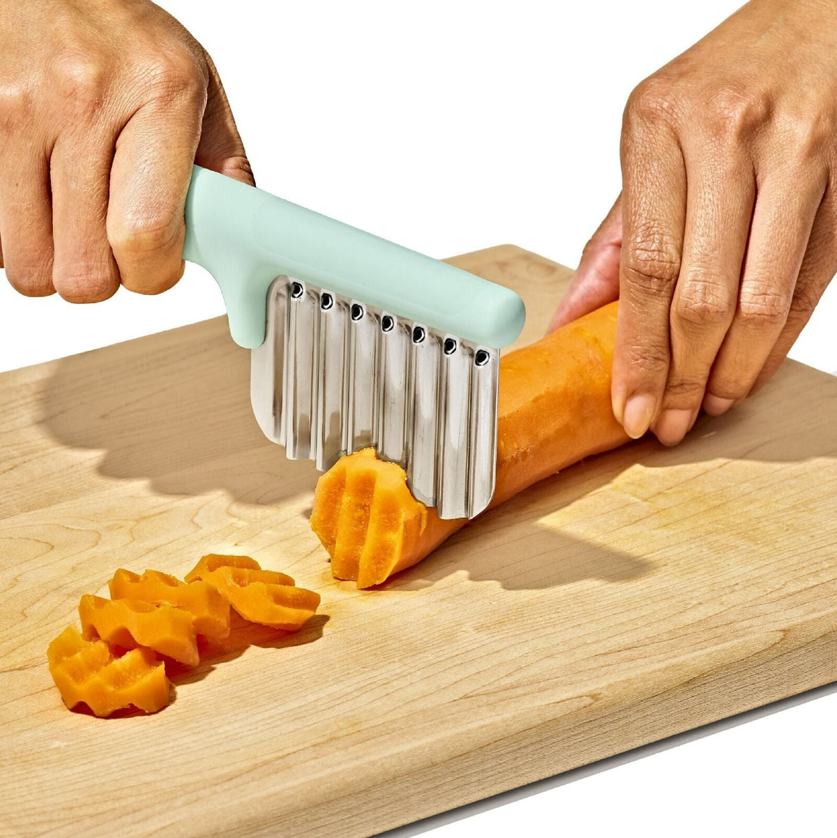 cut-and-prep-set-3-piece-y0 tot_61176700_baby-food-prep-set_pdp_02.jpeg